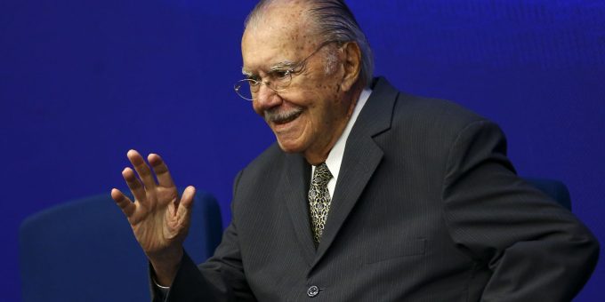 José Sarney recebe alta após nove dias internado em São Luís