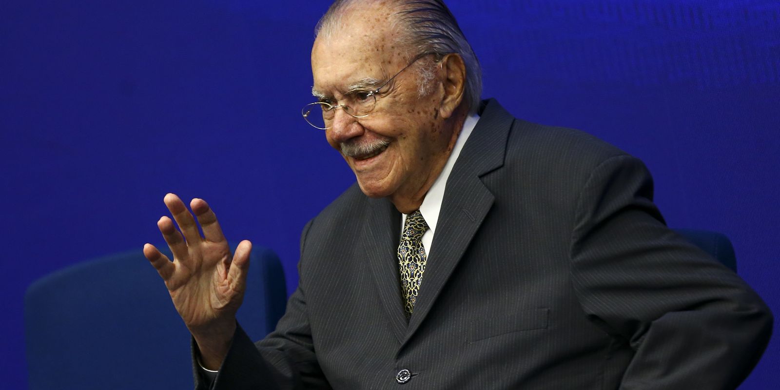 José Sarney recebe alta após nove dias internado em São Luís
