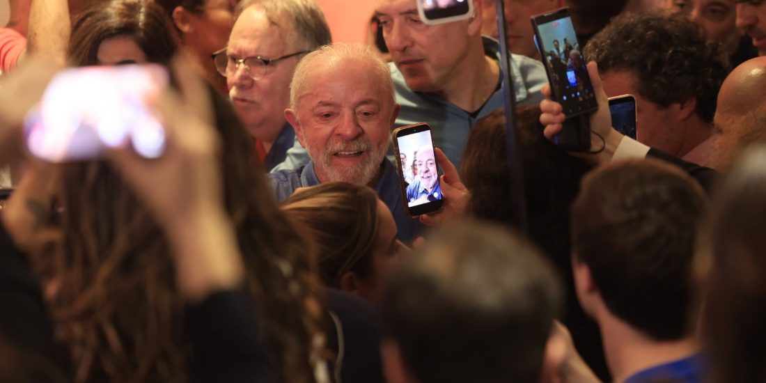Lula agradece votos e promete regular plataformas digitais após reeleição