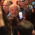 Lula agradece votos e promete regular plataformas digitais após reeleição