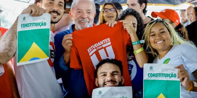 Lula anuncia versão universitária do Pé de Meia em eventual novo mandato