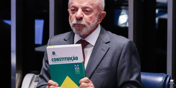 Lula faz campanha em Juiz de Fora e Ipatinga e celebra fim da escala 6x1