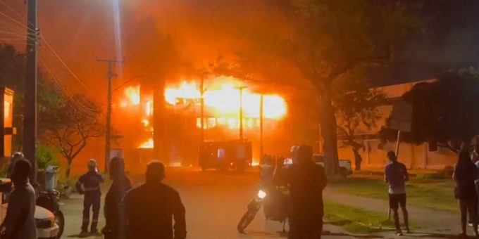 MEC anuncia construção de prédio para laboratórios destruídos em incêndio na UFPE