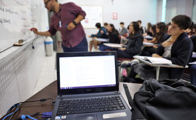 MEC libera dez formações online gratuitas para professores na plataforma Avamec