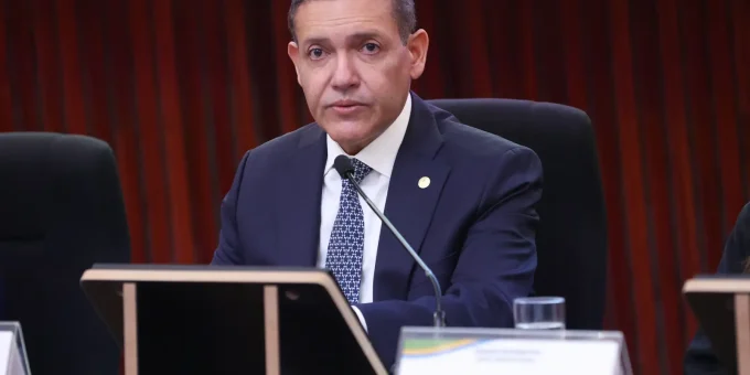 Nunes Marques manda suspender 20 postagens contra campanha de Lula