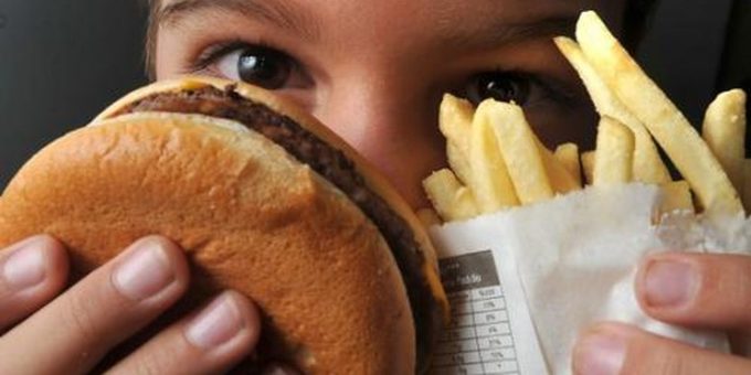 OMS lança primeiro guia para enfrentar obesidade em crianças e adolescentes