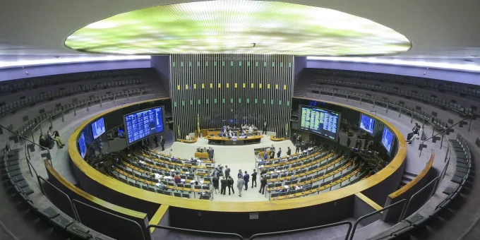 PL, PSD, PT e Republicanos elegem 15 governadores no primeiro turno