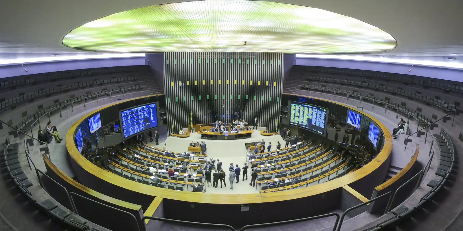 PL, PSD, PT e Republicanos elegem 15 governadores no primeiro turno