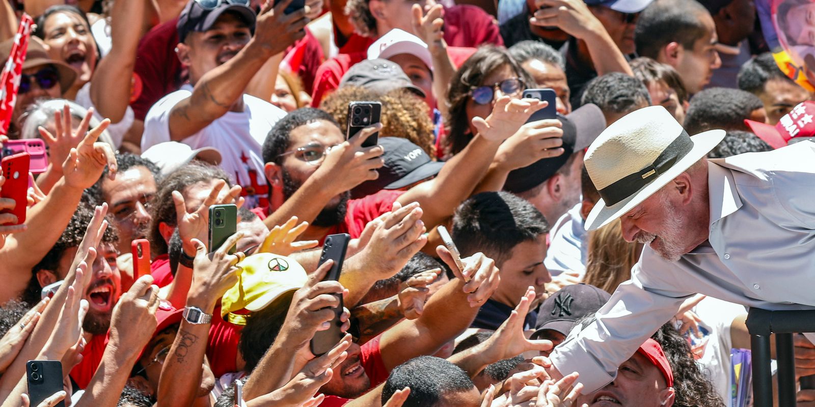 Presidente do TSE telefona para Lula e parabeniza reeleição