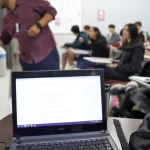 Professora de Campinas usa inteligência artificial para mostrar futuro profissional a alunos