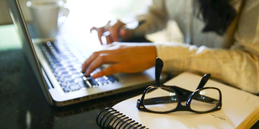 Programa oferece cursos gratuitos de inteligência artificial para professores