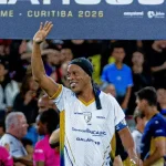 Ronaldinho Gaúcho anuncia retorno ao futebol pelo Ravenna, da Itália