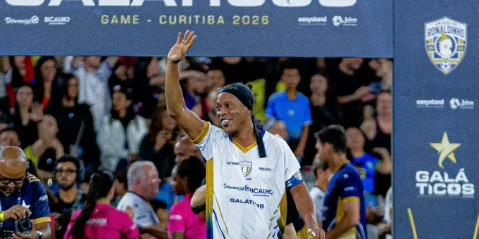 Ronaldinho Gaúcho anuncia retorno ao futebol pelo Ravenna, da Itália