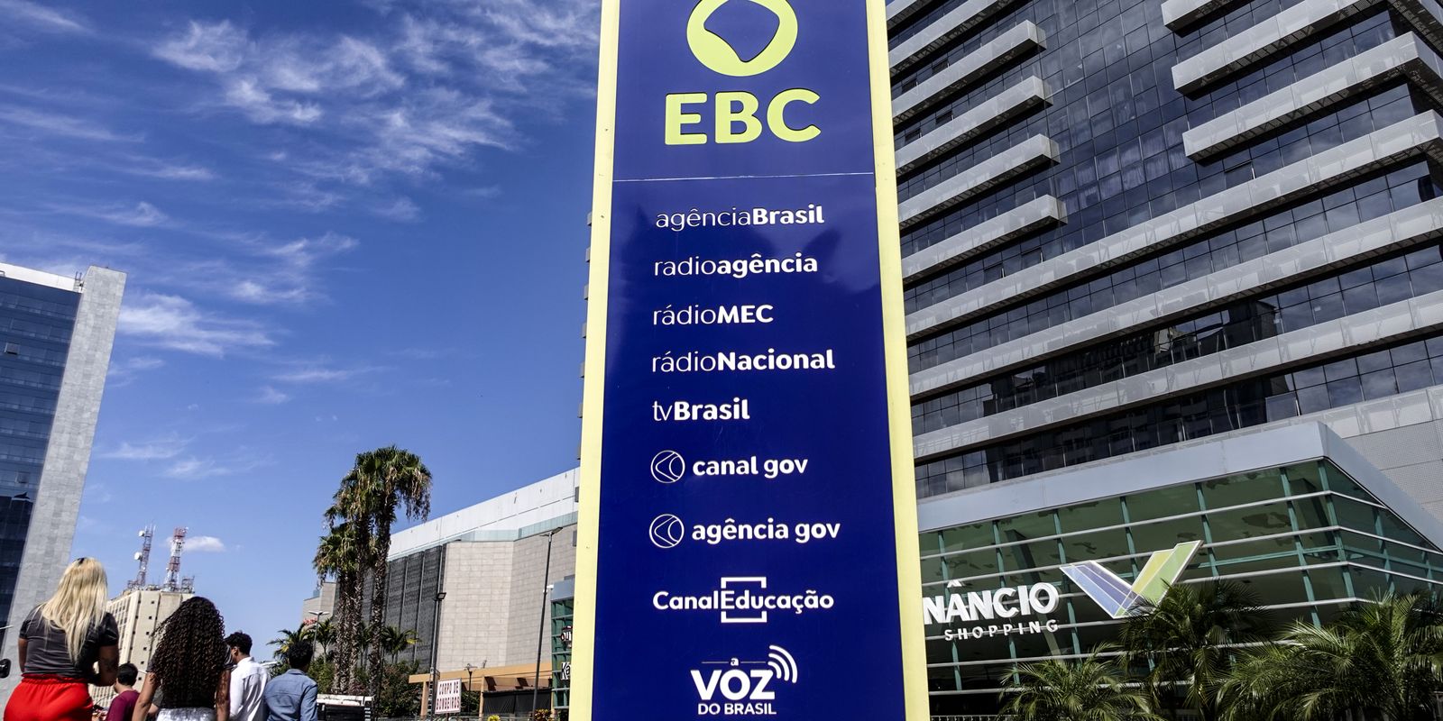 SBT admite erro ao atribuir à EBC falha em propaganda de Flávio Bolsonaro