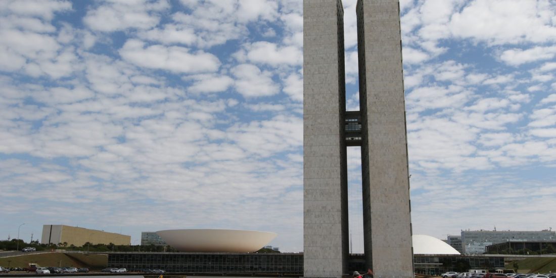 Senado analisa na terça-feira PEC que acaba com escala 6x1
