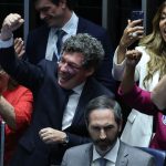 Senado aprova PEC que acaba com escala 6x1 e reduz jornada de trabalho