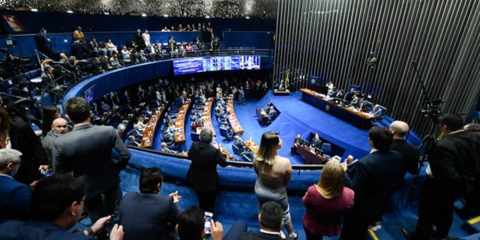 Senado inicia análise da PEC que prevê fim da escala 6x1