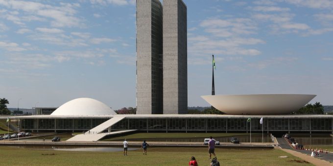 Senado pode votar em dois turnos PEC que encerra escala 6x1 nesta quarta-feira