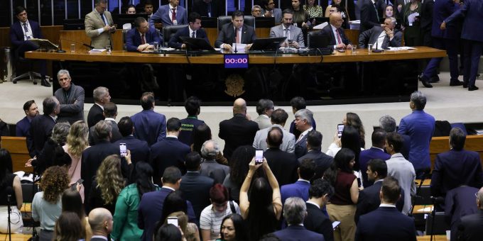 Senado votará PEC que prevê fim da escala 6x1 na quarta-feira
