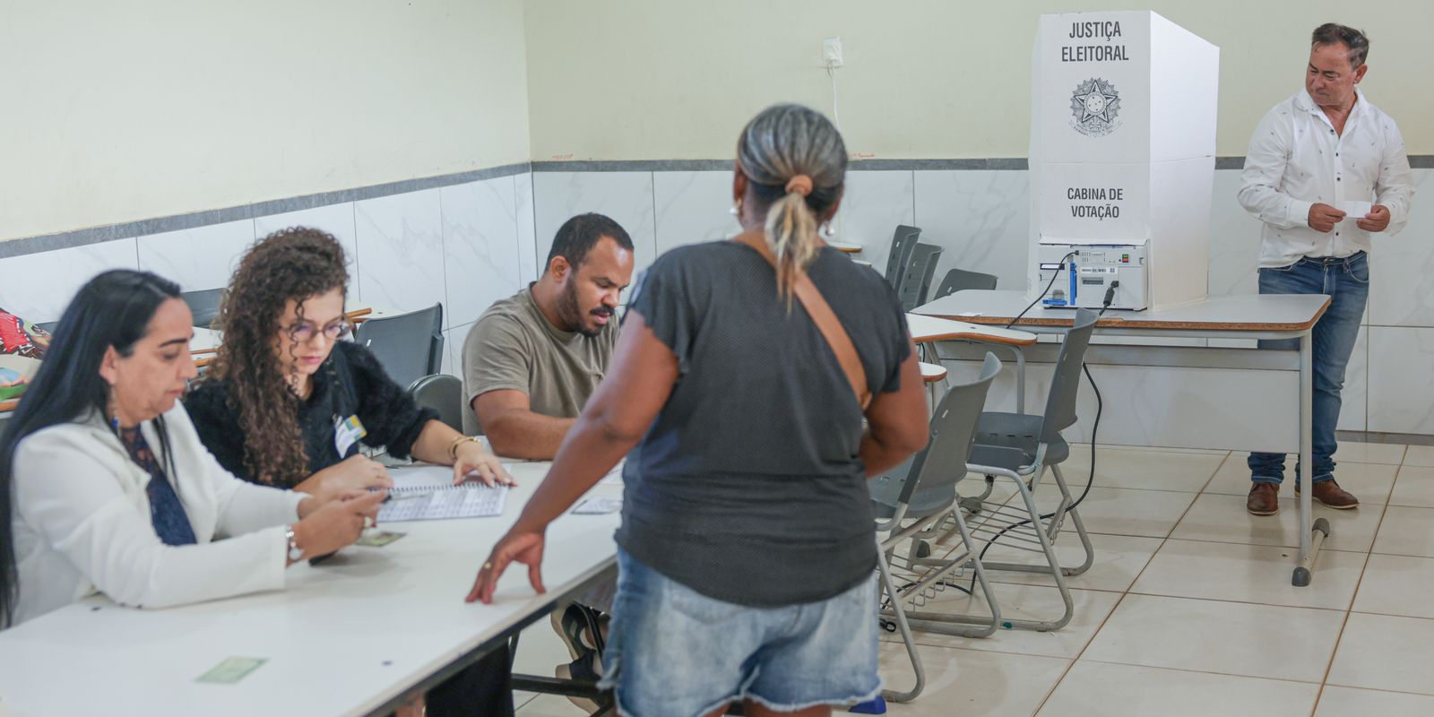TSE nega fraude após pausa na divulgação dos votos no domingo