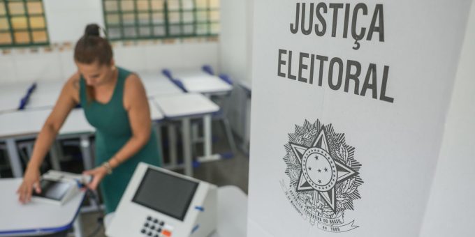TSE registra substituição de 900 urnas até o meio-dia no segundo turno