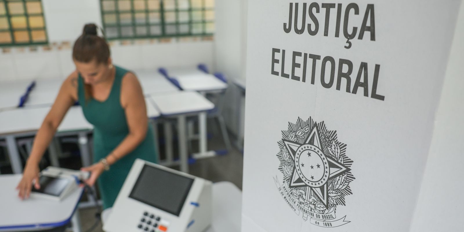 TSE registra substituição de 900 urnas até o meio-dia no segundo turno